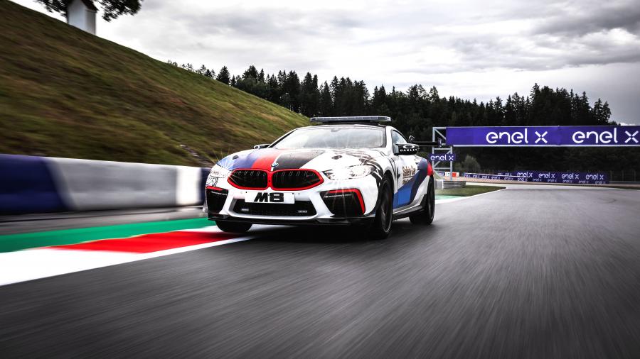  BMW M8 Competition Coupe MotoGP Safety Car (F92) 2019 года  (фото 16 из 38)